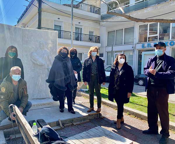 Δήμος Κοζάνης: Ανεγέρθηκε το μνημείο Μικρασιατικού Ελληνισμού στην ομώνυμη πλατεία – «Χρέος τιμής προς τους Μικρασιάτες»