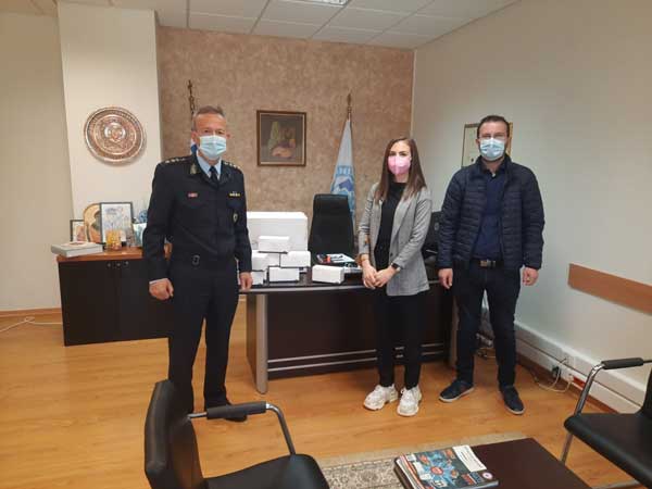 Η κα. Λύτρα Βασιλική και ο κ. Καρακολής Χρυσόστομος προσέφεραν 2.000 μάσκες μίας χρήσεως στη Διεύθυνση Αστυνομίας Κοζάνης