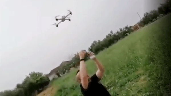 Αιτωλικό: Έστειλε κοκορέτσι στον γείτονά του με… drone (Βίντεο)