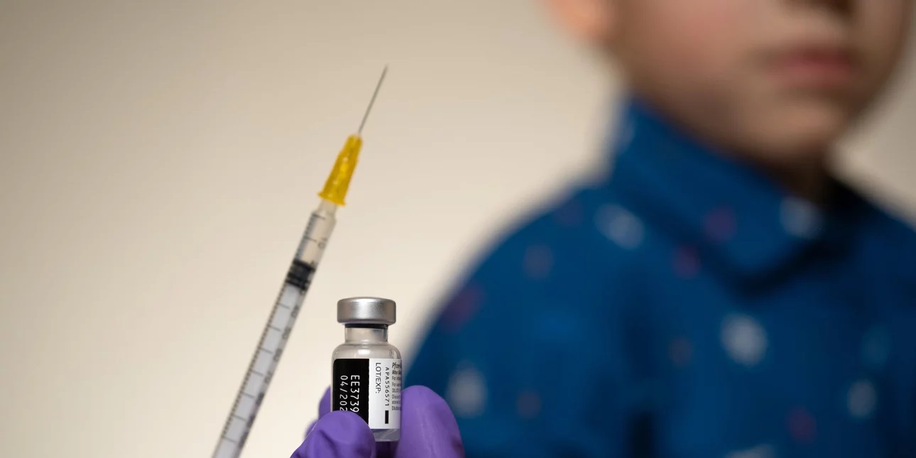 «Πράσινο φως» από τον EMA: Εγκρίθηκε το εμβόλιο της Pfizer για 12-15 ετών