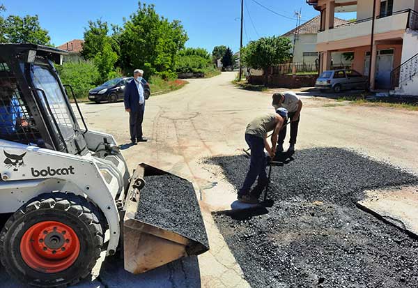 Ξεκίνησαν οι εργασίες για την επισκευή φθορών ασφαλτικού οδοστρώματος οδικού δικτύου Δήμου Εορδαίας