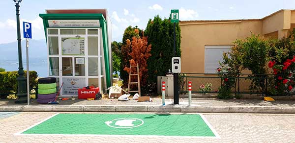 Ένας σταθμός φόρτισης ηλεκτροκίνητων αυτοκινήτων στην Νεράιδα