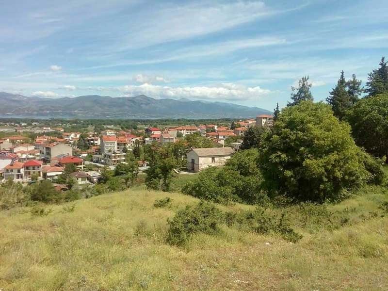 Εσπερινός της εορτής των Αγίων Κωνσταντίνου και Ελένης στο ομώνυμο εκκλησάκι στο βυζαντινό λόφο