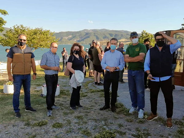 Σύσσωμη η δημοτική αρχή στον   αθλητικό αγώνα αλιείας κυπρίνου στη λίμνη Πολυφύτου