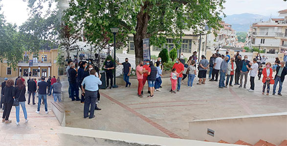 Συγκέντρωση των ψαράδων στο δημαρχείο Σερβίων για τα πλωτά φωτοβολταϊκά – Χρήστος Ελευθερίου : Θα είμαστε κακοί γείτονες σε όποιον προσπαθήσει να βάλει πλωτά στη λίμνη