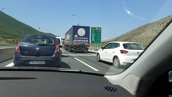 Ουρές αυτοκινήτων στα διόδια της Σιάτιστας