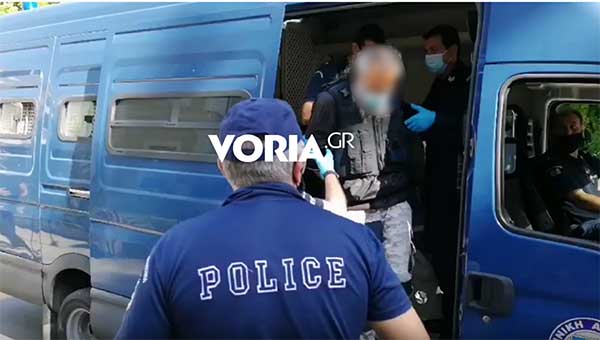 Χωρίς δικηγόρο και με αποδοκιμασίες ο 45χρονος που εισήλθε στη ΔΟΥ Κοζάνης – Αναβλήθηκε η δίκη του