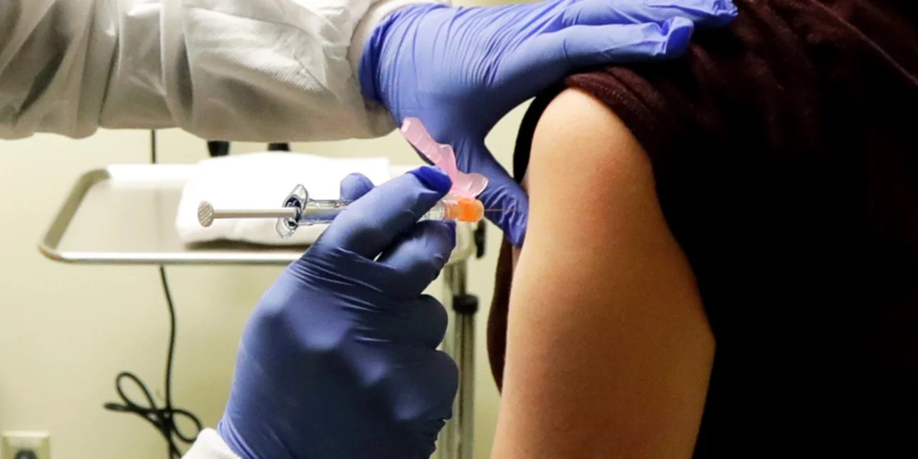 ΠΟΥ: Συνιστά ετήσιο εμβολιασμό κατά του κορωνοϊού για τις ευάλωτες ομάδες – Κάθε διετία για τον γενικό πληθυσμό