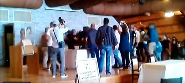 Επεισόδια στο συνέδριο του Εργατικού Κέντρου Κοζάνης-Πιάστηκαν στα χέρια ,επενέβη η αστυνομία