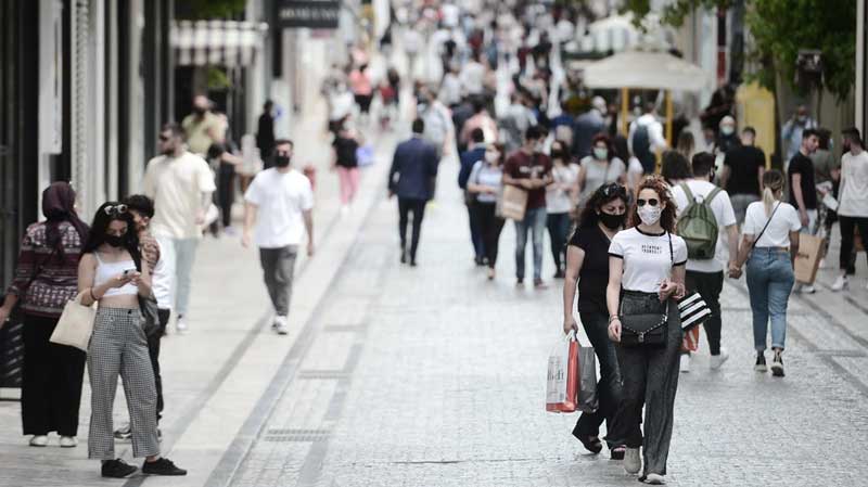 Χαλάρωση μέτρων: Καταργείται άμεσα η μάσκα στους εξωτερικούς χώρους – Ανακοινώσεις στις 18:00 από τον Χαρδαλιά
