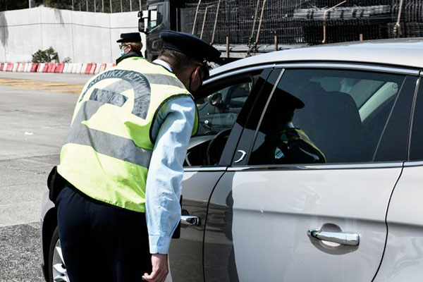 Άρση περιορισμών: Πόσοι επιτρέπονται σε ΙΧ, ταξί και πλοία – Τι ισχύει για τις μάσκες