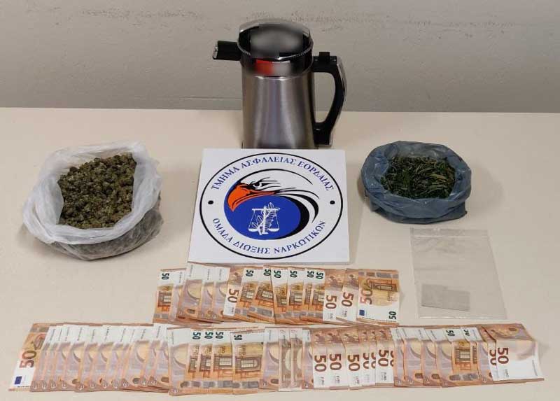Συνελήφθησαν 2 άτομα από αστυνομικούς του Τμήματος Ασφάλειας Εορδαίας για διακίνηση ναρκωτικών ουσιών, καθώς και για καλλιέργεια δενδρυλλίων κάνναβης, σε περιοχή της Θεσσαλονίκης