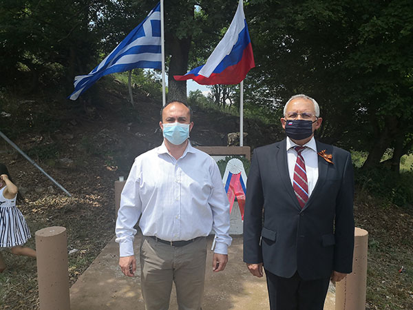 Ο Νίκος Λυσσαρίδης στο μνημόσυνο των τριών σοβιετικών στο Μεσόβουνο