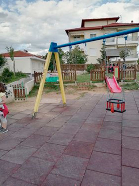 Επιστολή αναγνώστη για την παιδική χαρά πάνω από το νοσοκομείο (οδό Τιτέλη με επισκόπου Θεοφίλου)