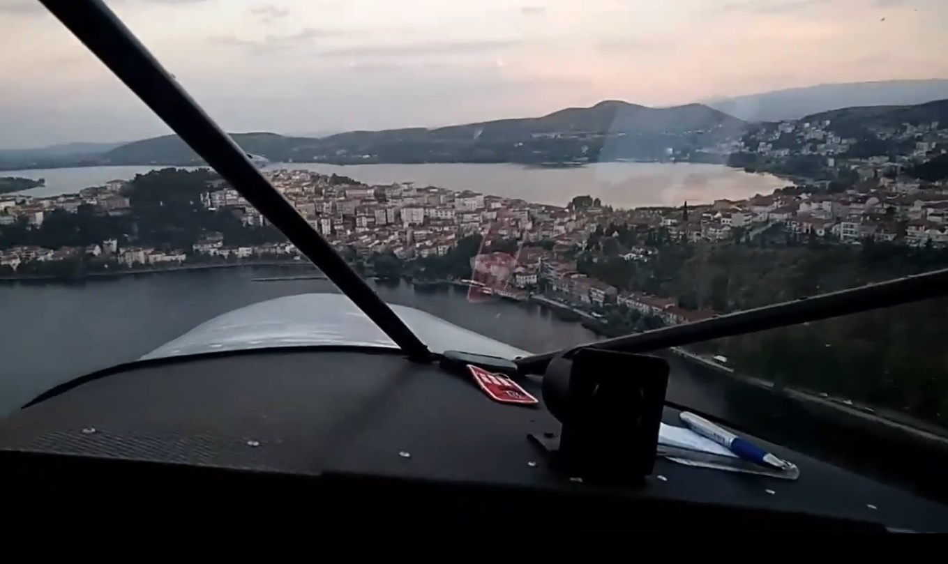 Πτήση με μονοκινητήριο πάνω από την Καστοριά
