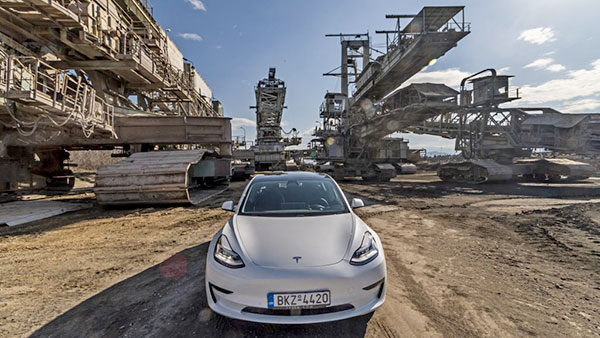 Με το Tesla Model 3 Long Range στην Πτολεμαΐδα