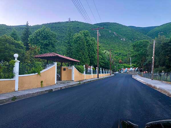 Ασφαλτοστρώσεις εντός του Βελβεντού