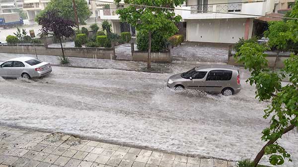 Πλημμύρισαν οι δρόμοι της Κοζάνης