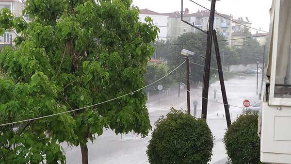 Ισχυρές βροχές και καταιγίδες σήμερα το μεσημέρι και το απόγευμα στη Δυτική Μακεδονία
