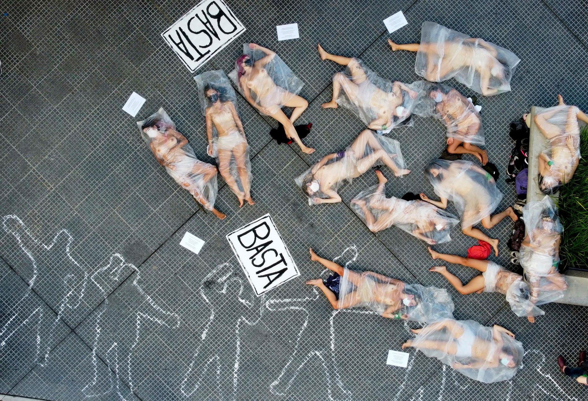 Πρόσκληση συμμετοχής σε δρώμενο – σκηνική εγκατάσταση με θέμα την πατριαρχία στην κεντρική πλατεία της Κοζάνης