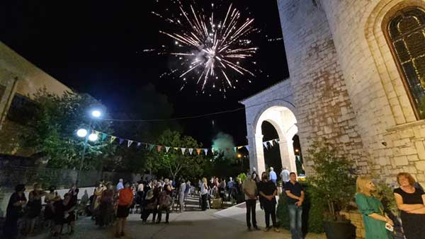 Τρίκαλα: Με βεγγαλικά τα εγκαίνια του Ναού του Αγίου Παϊσίου (Βίντεο)