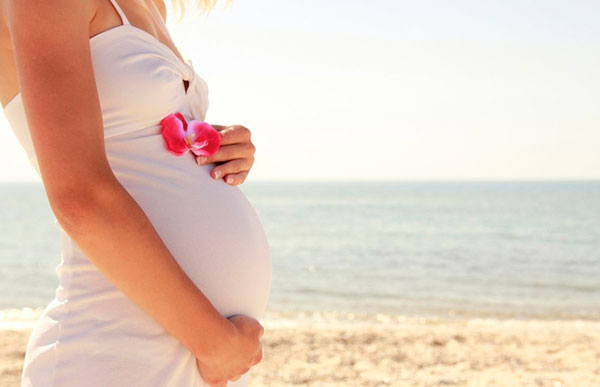 Διακοπές: όσα χρειάζεται να προσέχουν οι έγκυες