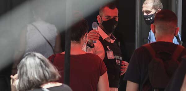 Υποχρεωτικός εμβολιασμός: Η λίστα με τα 17 επαγγέλματα – Αναλυτικά οι κυρώσεις