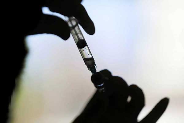 Κατ’ οίκον εμβολιασμοί: Ανοίγει αύριο η πλατφόρμα – Ραντεβού αυθημερόν με όλα τα εμβόλια – «Καμπανάκι» για την παχυσαρκία