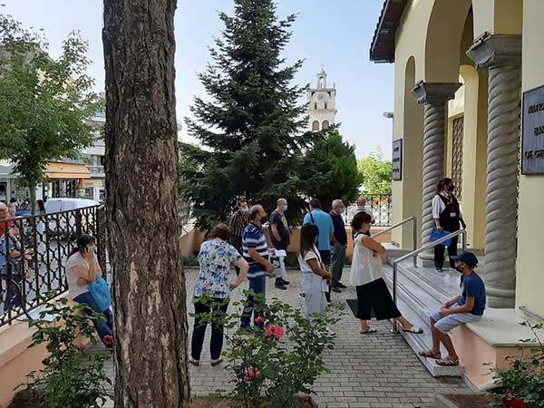 Ώρα 9:30 στην Εθνική Τράπεζα:Εικόνες ντροπής που έγιναν ρουτίνα
