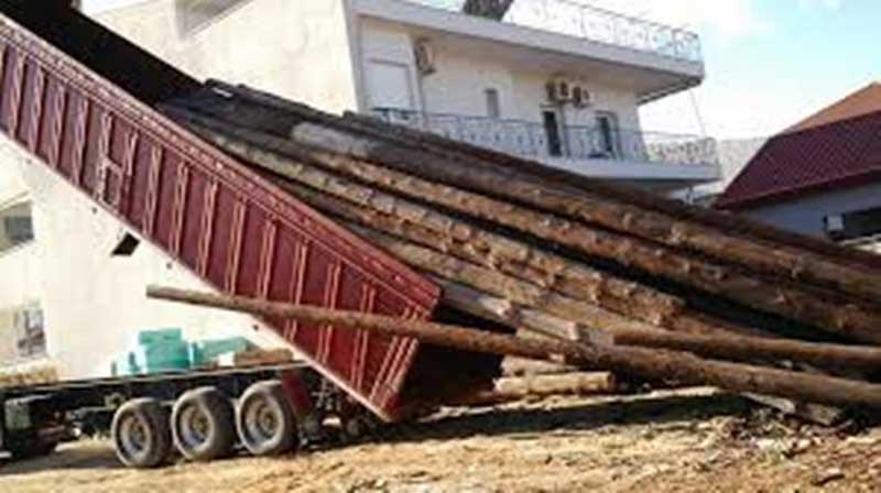 Εορδαία: Φορτηγό “ξήλωσε”  δέκα κολώνες της ΔΕΗ – Πολύωρη διακοπή ηλεκτρικού ρεύματος