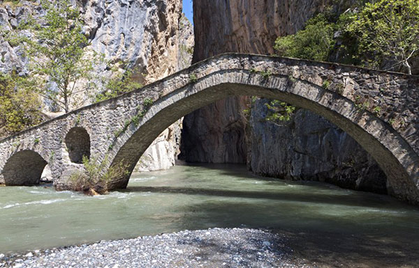 Το εντυπωσιακό φαράγγι της Πορτίτσας στο Σπήλαιο Γρεβενών (video)