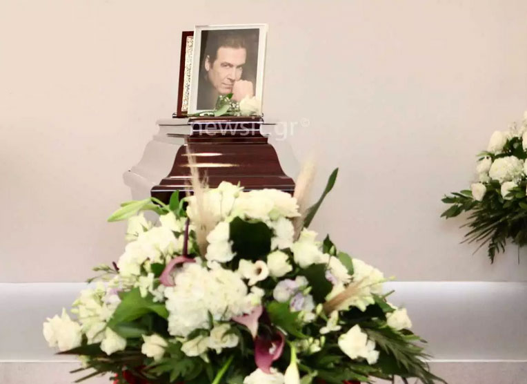 Κηδεία Τόλη Βοσκόπουλου: Τελευταίο αντίο στον «πρίγκιπα» του λαϊκού τραγουδιού