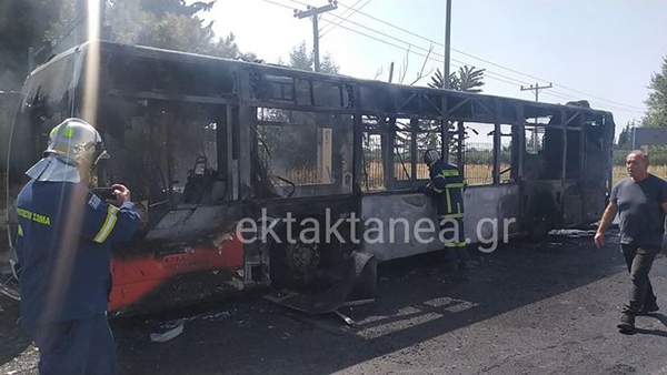 Θεσσαλονίκη: Αστικό λεωφορείο των ΚΤΕΛ λαμπάδιασε και καταστράφηκε ολοσχερώς (ΦΩΤΟ-ΒΙΝΤΕΟ)