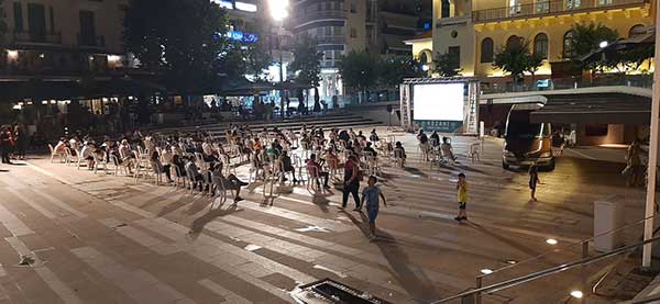 Γιγαντοοθόνη στην κεντρική πλατεία της Κοζάνης για τον αγώνα Ιταλίας -Αγγλίας