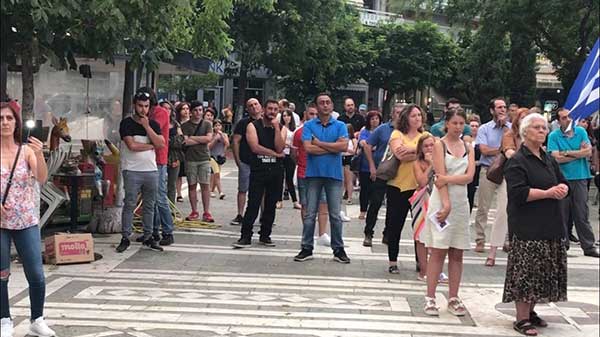 Συγκέντρωση κατά του υποχρεωτικού εμβολιασμού στην κεντρική πλατεία Πτολεμαΐδας
