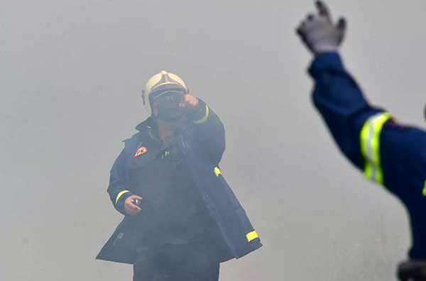 Φωτιά στη Βόνιτσα: Μαίνονται οι φλόγες στην περιοχή Θυρίου