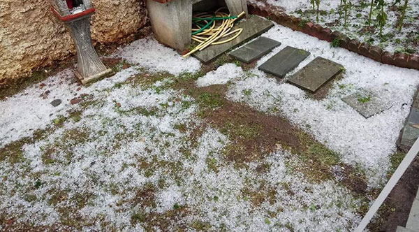 Φλώρινα: Έντονη χαλαζόπτωση σε μέγεθος καρυδιού το χαλάζι (βίντεο)