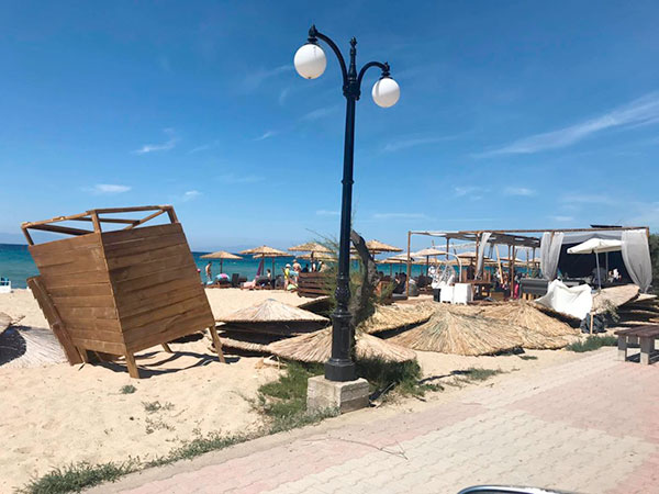 Ανεμοστρόβιλος «χτύπησε» παραλία της Χαλκιδικής