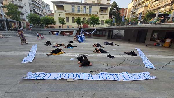 “200 χρόνια πατριαρχίας”-Ένα διαφορετικό δρώμενο στην κεντρική πλατεία της Κοζάνης με τη σφραγίδα του Στέλιου Χλιαρά