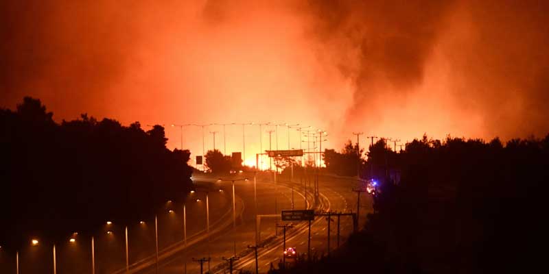 Πύρινος εφιάλτης στην Αττική: Μέτωπα σε Καπανδρίτι, Ιπποκράτειο Πολιτεία και Αφίδνες -Στη μάχη τα εναέρια μέσα