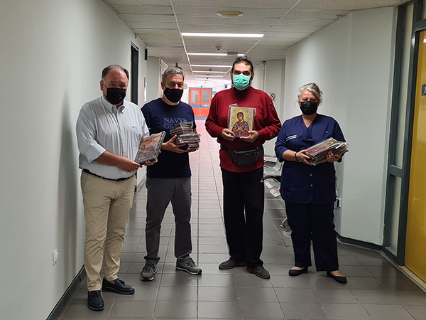 Δωρεά εικόνων Αγίων στο παιδιατρικό τμήμα του Μποδοσάκειου