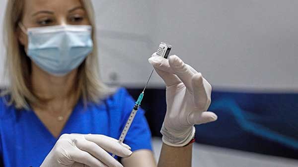 Τρίτη δόση με mRNA εμβόλια για ευπαθείς ομάδες από τις αρχές Σεπτεμβρίου