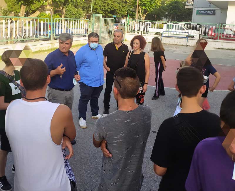 Ενημέρωση από κλιμάκιο του Δήμου Εορδαίας, σε νέους που χρησιμοποιούν αύλειους χώρους σχολικών κτιρίων, για θέματα ασφάλειας και προστασίας της σωματικής τους ακεραιότητας