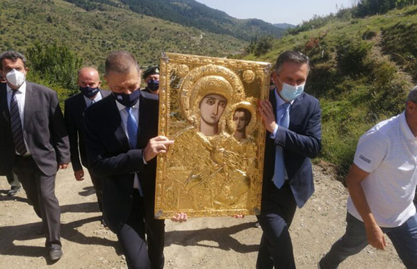 Ο υφυπουργός Εθνικής Άμυνας στη λιτανεία της Παναγίας στη Γράμμουστα