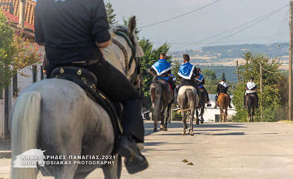 “Καβαλάρηδες της Παναγίας” στο δρόμο για το Μικρόκαστρο! (φωτογραφίες)