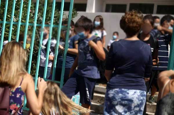 Σχολεία και κορονοϊός: Πότε θα μπαίνει «λουκέτο» σε τάξη – «Πάμε σε νέο μοντέλο» προανήγγειλε η Κεραμέως
