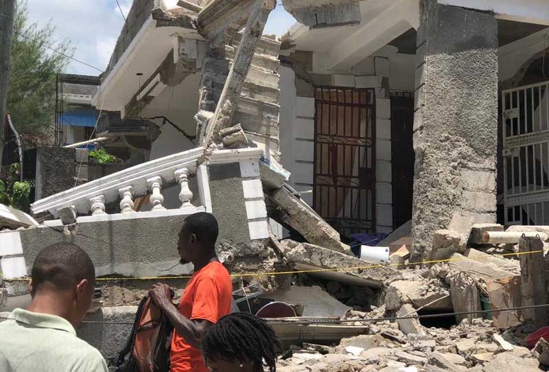 Αϊτή: Συντρίμμια έγινε το σπίτι του ποδοσφαιριστή της ΑΕΠ Κοζάνης Σέλσο από τον σεισμό