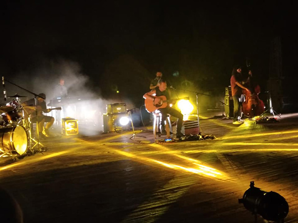 Οι Villagers of Ioannina City στο Υπαίθριο Δημοτικό Θέατρο Κοζάνης