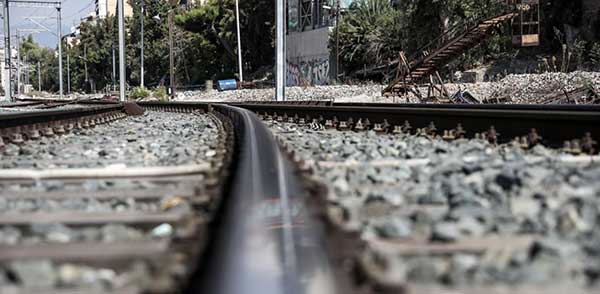 Συνεχίζεται ο εκτροχιασμός του σιδηροδρόμου – Γιατί απειλείται η ασφάλεια των τρένων