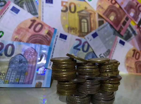 Άτοκες δόσεις και για το φόρο εισοδήματος μέσω καρτών των τραπεζών